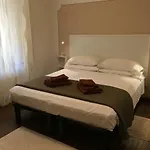 レジデンス グロリア アパートホテル 4*