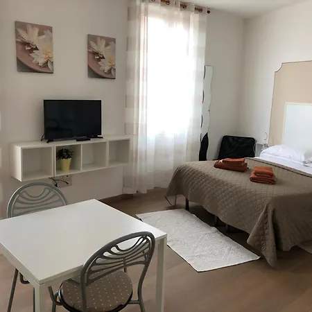 Gloria מלון דירות מונטה קטיני טרמה