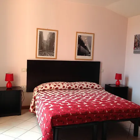 Gloria מלון דירות 4*