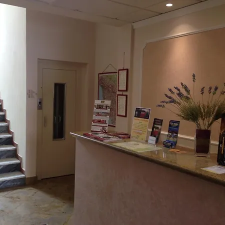 格洛丽雅酒店 4*